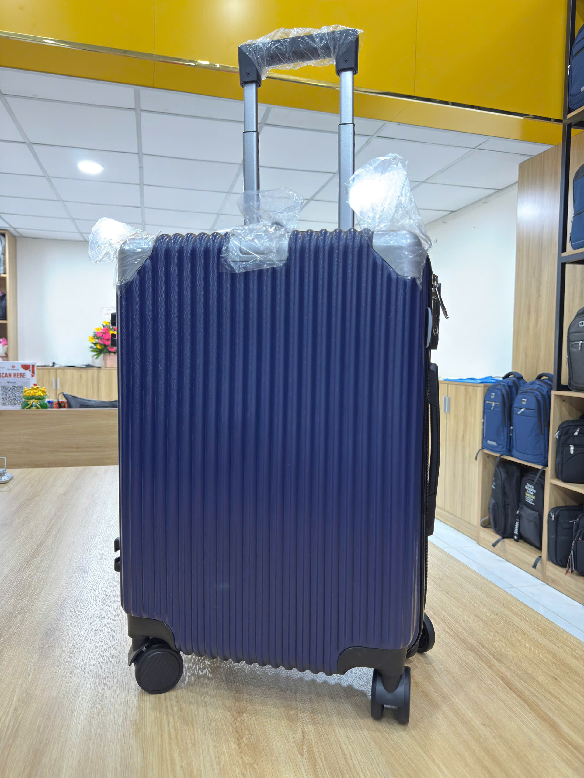 VALI NHỰA 20INCH NMC02