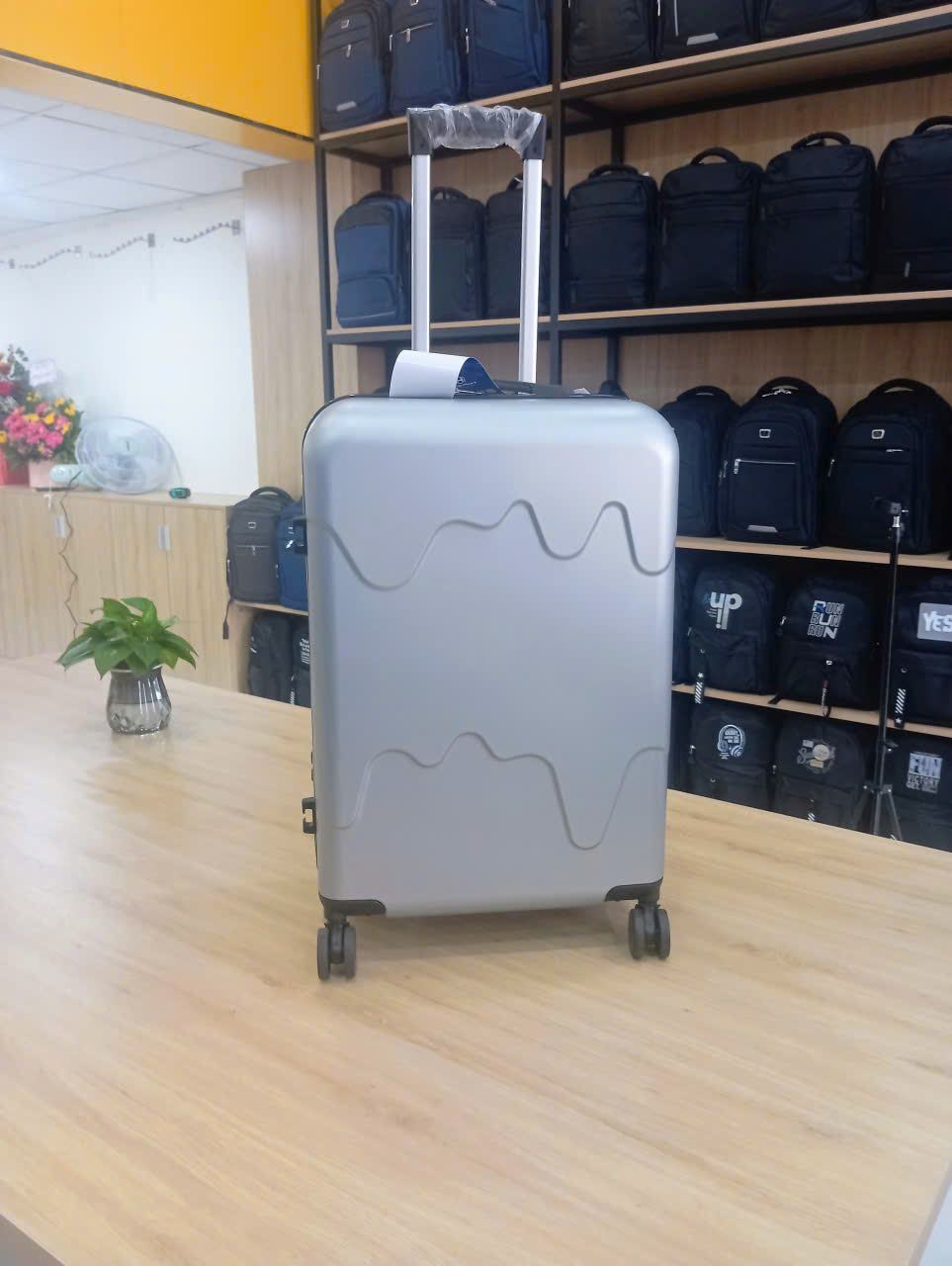 VALI NHỰA 24INCH NMC02